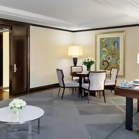 The Peninsula 5* Párizs