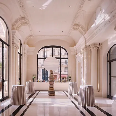 The Peninsula 5* Paris